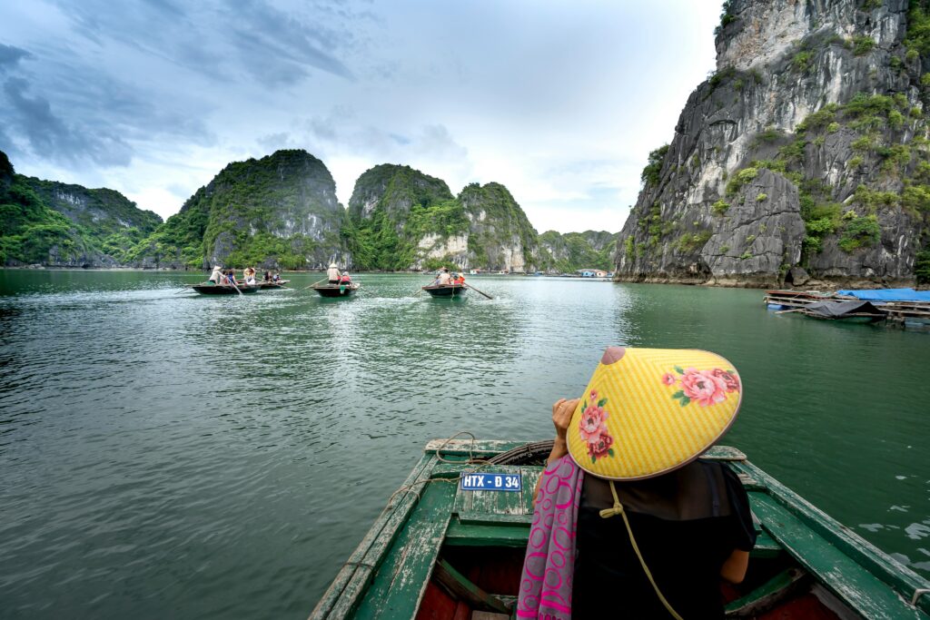 kayak through lan ha bay