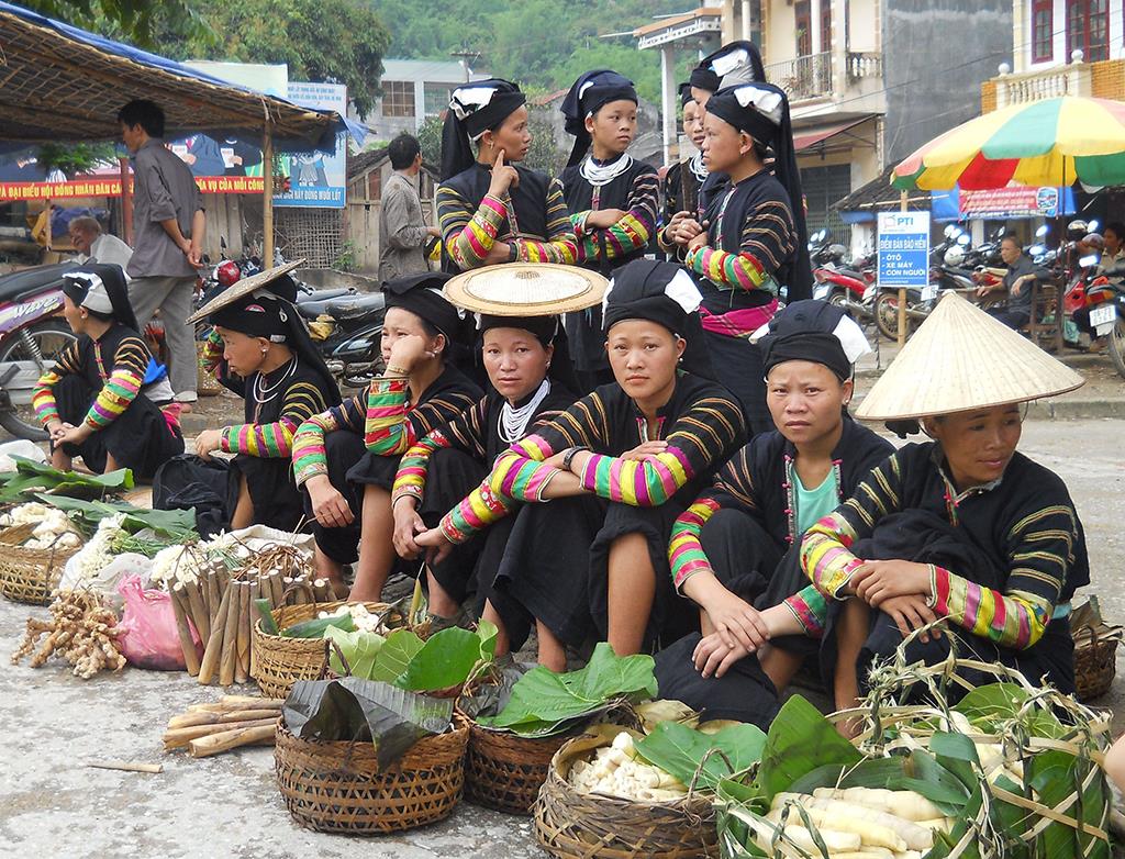 Local market in Pu Luong