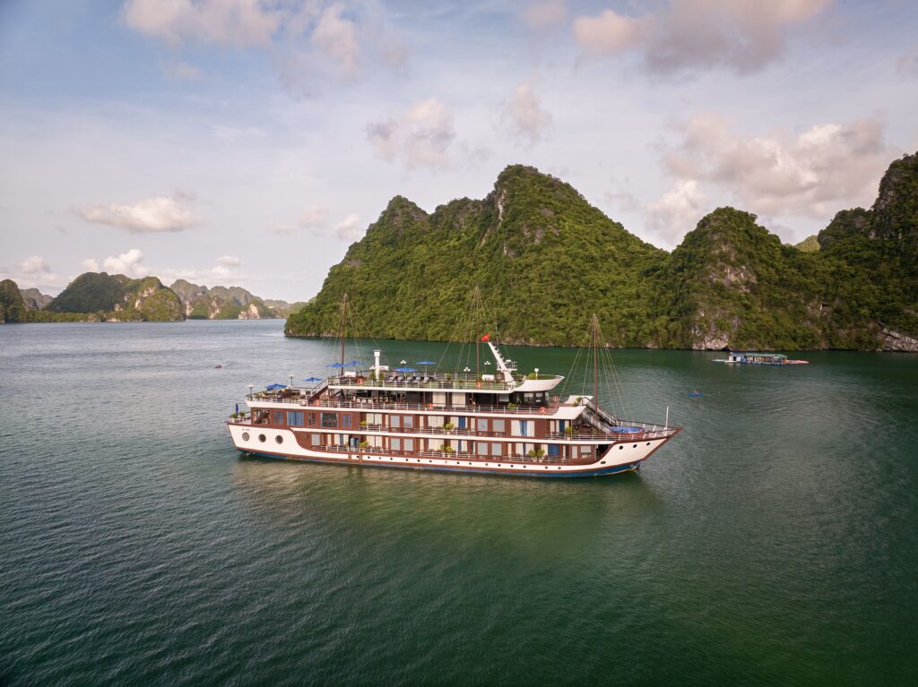 overview of sena cruise, one of the most luxury cruise in ha long bay